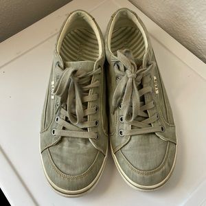 Taos canvas shoes. Size 8.5.